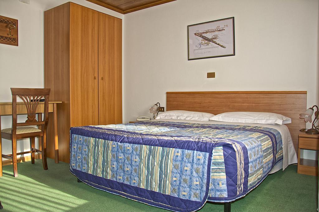 Albergo Ristorante Iris Ауронцо ди Кадоре Екстериор снимка
