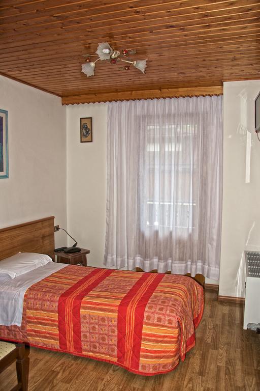 Albergo Ristorante Iris Ауронцо ди Кадоре Стая снимка