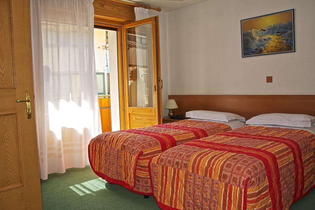 Albergo Ristorante Iris Ауронцо ди Кадоре Екстериор снимка
